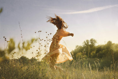 Une bouillotte, une culotte menstruelle en coton bio et une séance de méditation: ma bonne routine menstruelle